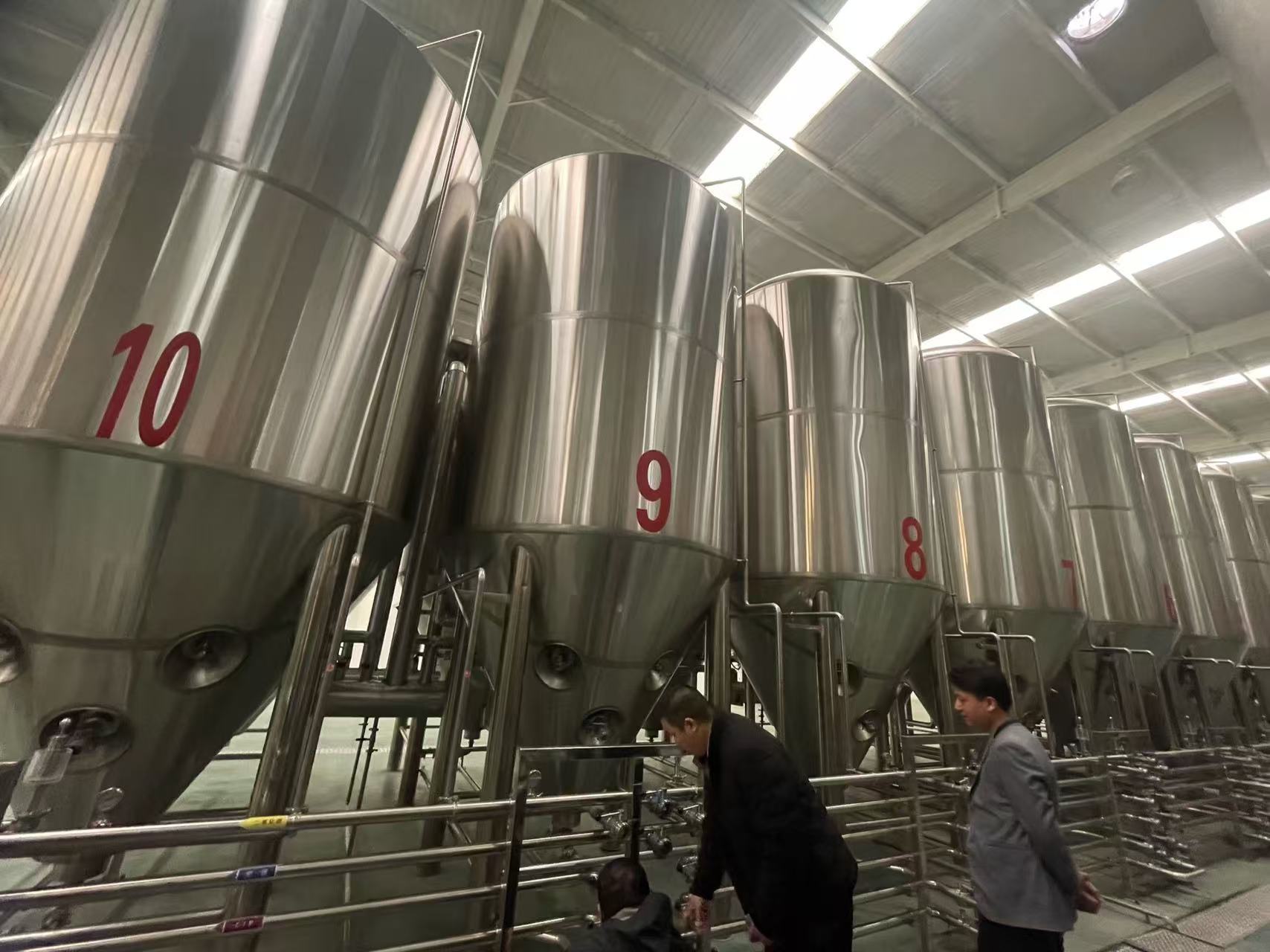 山亭精酿啤酒设备厂—平面布置、设备设计、制造、调试、培训等一条龙服务